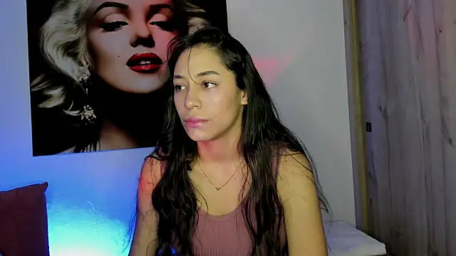 Snapshot of TANIA_06 chatting on 10.22.25 TANIA 06 online show from 10.22.25