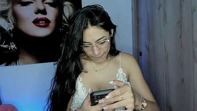 Snapshot of TANIA_06 chatting on 10.24.25 TANIA 06 online show from 10.24.25