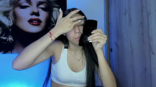 Snapshot of TANIA_06 chatting on 10.29.25 TANIA 06 online show from 10.29.25