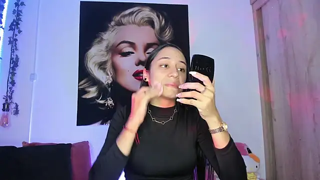 Snapshot of TANIA_06 chatting on 11.10.25 TANIA 06 online show from 11.10.25