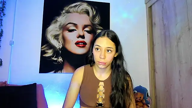 Snapshot of TANIA_06 chatting on 11.14.25 TANIA 06 online show from 11.14.25