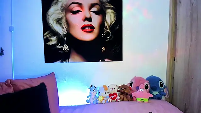 Snapshot of TANIA_06 chatting on 11.15.25 TANIA 06 online show from 11.15.25