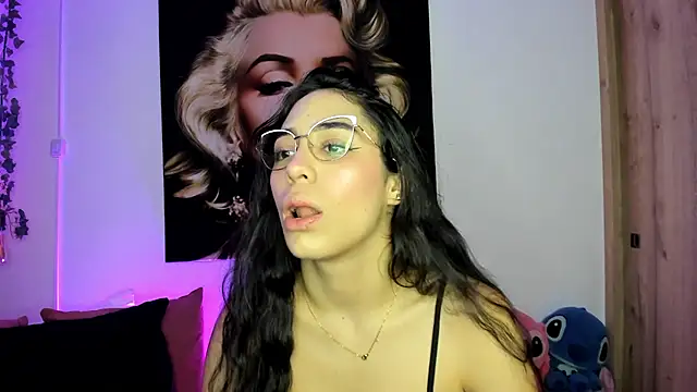 Snapshot of TANIA_06 chatting on 11.16.25 TANIA 06 online show from 11.16.25