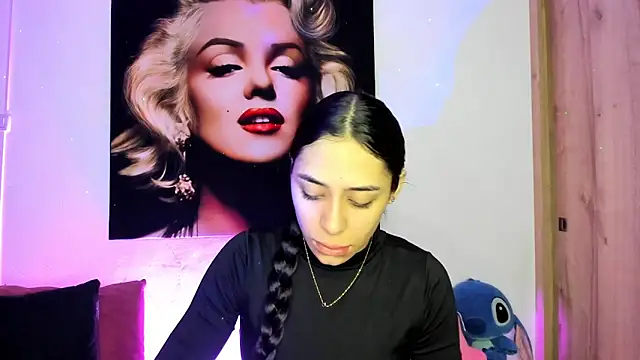 Snapshot of TANIA_06 chatting on 11.17.25 TANIA 06 online show from 11.17.25