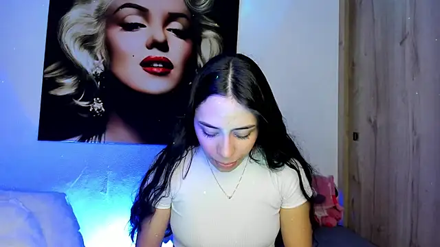 Snapshot of TANIA_06 chatting on 11.18.25 TANIA 06 online show from 11.18.25