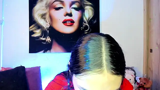 Snapshot of TANIA_06 chatting on 11.24.25 TANIA 06 online show from 11.24.25