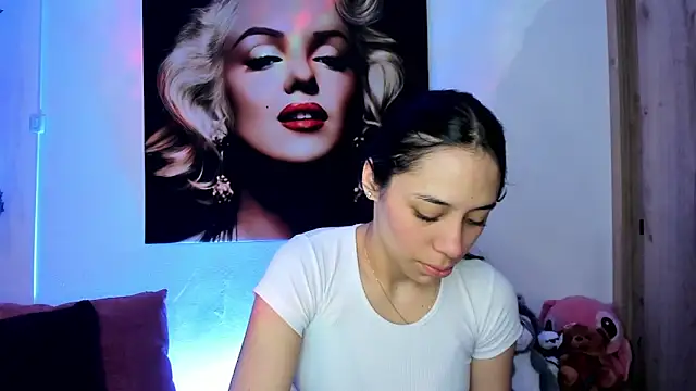 Snapshot of TANIA_06 chatting on 11.28.25 TANIA 06 online show from 11.28.25