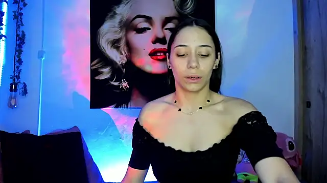 Snapshot of TANIA_06 chatting on 11.30.25 TANIA 06 online show from 11.30.25