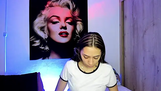 Snapshot of TANIA_06 chatting on 12.03.25 TANIA 06 online show from 12.03.25