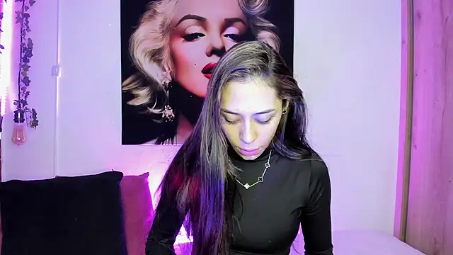 Snapshot of TANIA_06 chatting on 12.05.25 TANIA 06 online show from 12.05.25