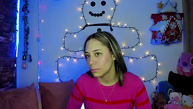 Snapshot of TANIA_06 chatting on 12.18.25 TANIA 06 online show from 12.18.25