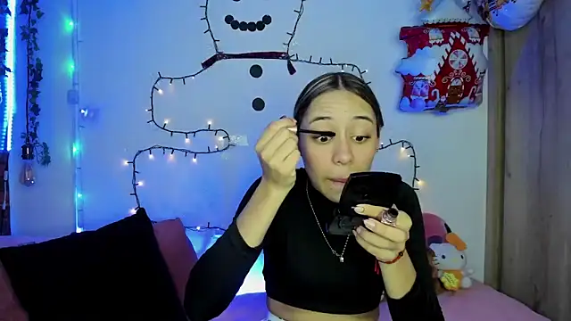 Snapshot of TANIA_06 chatting on 12.20.25 TANIA 06 online show from 12.20.25