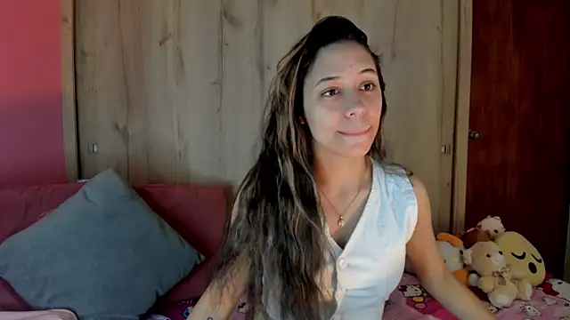 Snapshot of TANIA_06 chatting on 06.19.26 TANIA 06 online show from 06.19.26