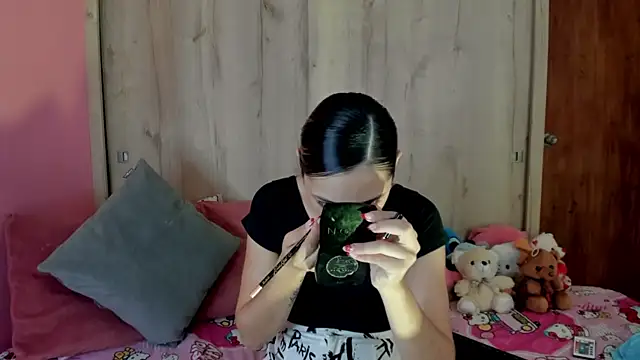 Snapshot of TANIA_06 chatting on 06.21.26 TANIA 06 online show from 06.21.26