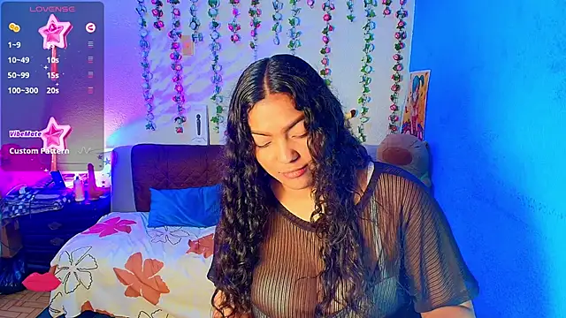 Snapshot of Vicky_Miller_05 chatting on 11.04.25 Vicky Miller 05 online show from 11.04.25