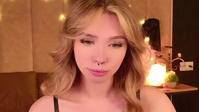 Snapshot of Sierra_Fane chatting on 05.29.26 Sierra Fane online show from 05.29.26