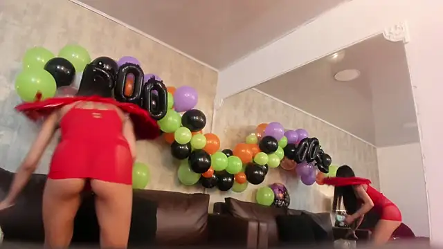 NahomyCarther online show from 10.30.25