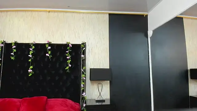 NahomyCarther online show from 11.24.25