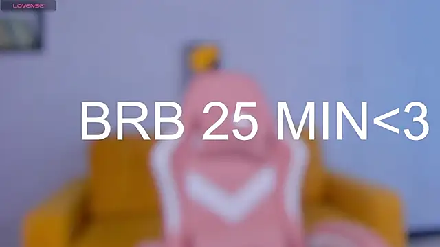 Snapshot of KristinMoore chatting on 03.18.25 KristinMoore online show from 03.18.25