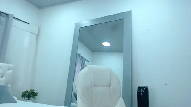 Snapshot of sebastian_colle chatting on 02.25.25 sebastian colle online show from 02.25.25