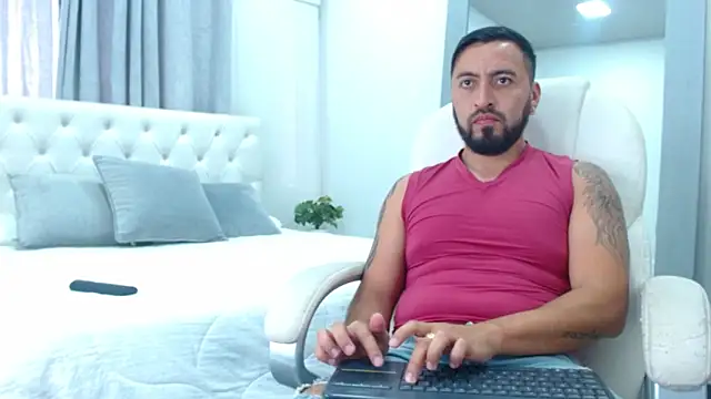 Snapshot of sebastian_colle chatting on 02.25.25 sebastian colle online show from 02.25.25