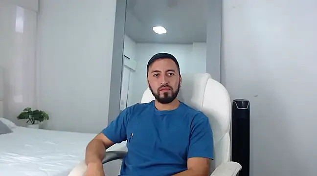 Snapshot of sebastian_colle chatting on 02.28.25 sebastian colle online show from 02.28.25