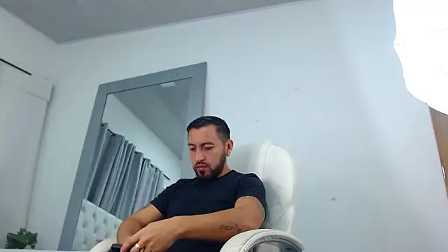 Snapshot of sebastian_colle chatting on 03.03.25 sebastian colle online show from 03.03.25