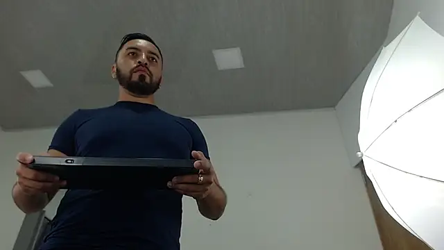 Snapshot of sebastian_colle chatting on 03.10.25 sebastian colle online show from 03.10.25