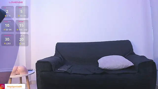 Angelgarcia  online show from 10.26.25