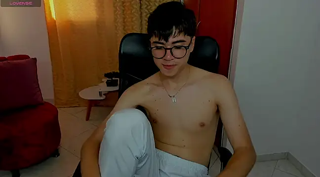 Snapshot of liam_orion chatting on 02.20.25 liam orion online show from 02.20.25