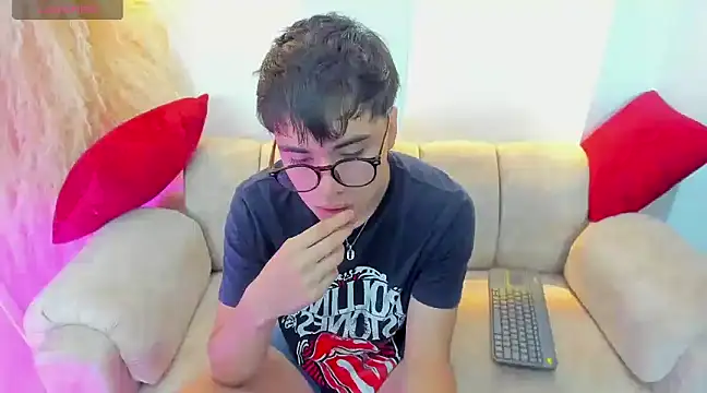 Snapshot of liam_orion chatting on 03.22.25 liam orion online show from 03.22.25