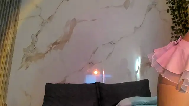 Snapshot of Little_Lau1 chatting on 10.02.25 Little Lau1 online show from 10.02.25