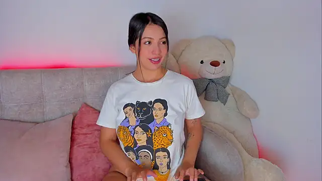 Snapshot of MIaloveone_ chatting on 03.08.25 MIaloveone  online show from 03.08.25