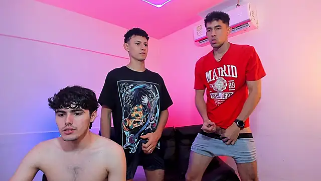 Snapshot of Fun_BoysW chatting on 02.28.25 Fun BoysW online show from 02.28.25