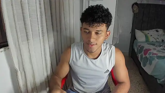 Snapshot of Fox2evans chatting on 02.04.26 Fox2evans online show from 02.04.26