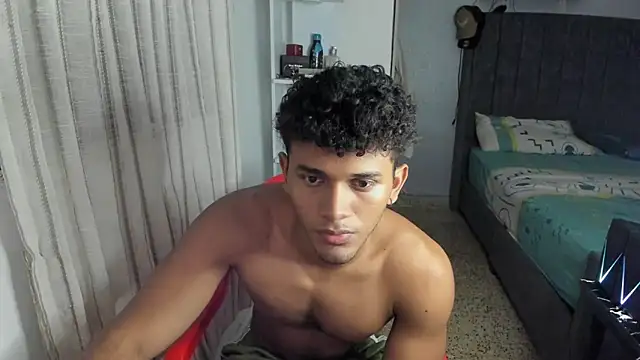 Snapshot of Fox2evans chatting on 02.13.26 Fox2evans online show from 02.13.26