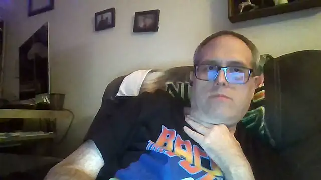 Snapshot of Smallone327 chatting on 09.21.25 Smallone327 online show from 09.21.25