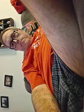 Snapshot of Smallone327 chatting on 11.09.25 Smallone327 online show from 11.09.25