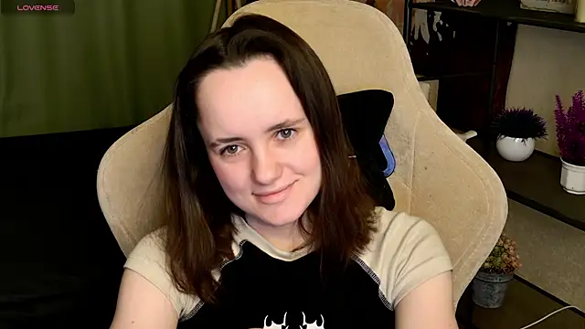 Luna Loveee online show from 03.17.25