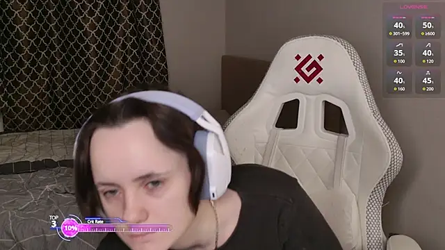 Luna Loveee online show from 02.15.26