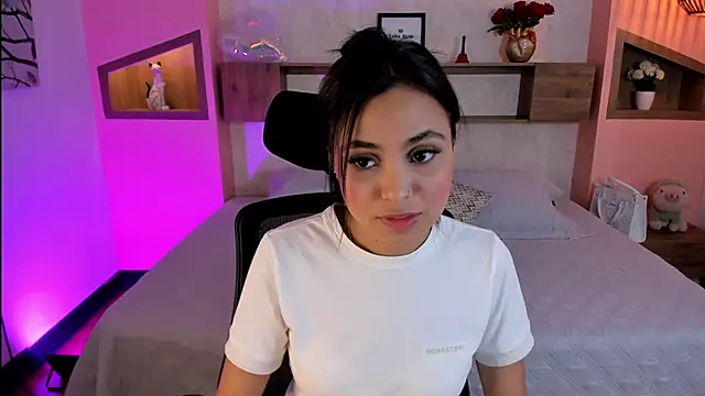 Lucia Brown  online show from 03.08.25