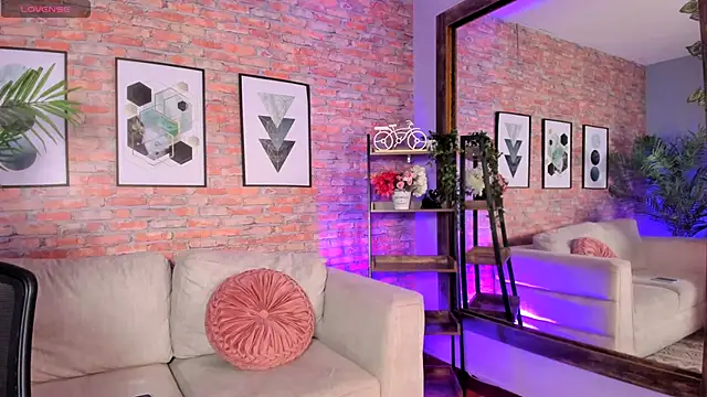 Lucia Brown  online show from 10.06.25