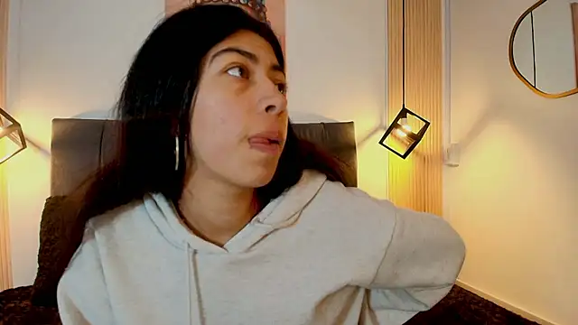 Snapshot of Cassie_bloom chatting on 01.08.26 Cassie bloom online show from 01.08.26