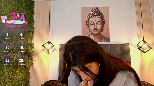 Snapshot of Cassie_bloom chatting on 01.13.26 Cassie bloom online show from 01.13.26