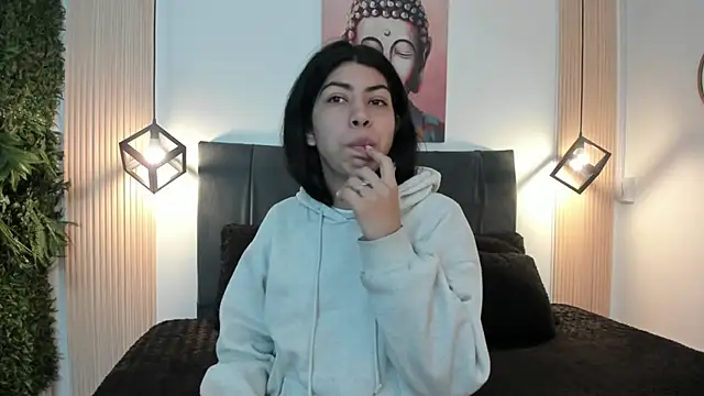 Snapshot of Cassie_bloom chatting on 02.01.26 Cassie bloom online show from 02.01.26