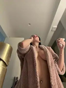 Mia Splash online show from 04.07.26