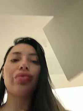 Snapshot of Mia_Splash chatting on 04.22.26 Mia Splash online show from 04.22.26