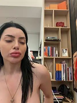 Snapshot of Mia_Splash chatting on 05.19.26 Mia Splash online show from 05.19.26