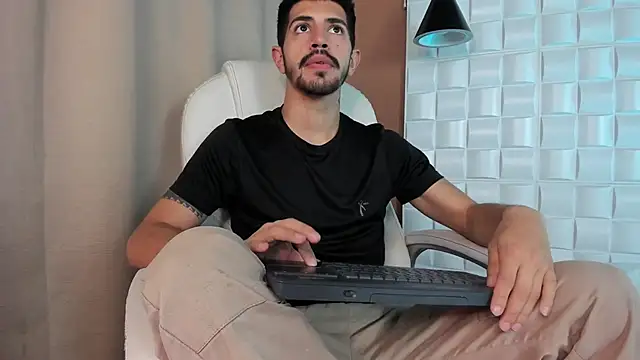 AlejandroStormm online show from 10.17.25