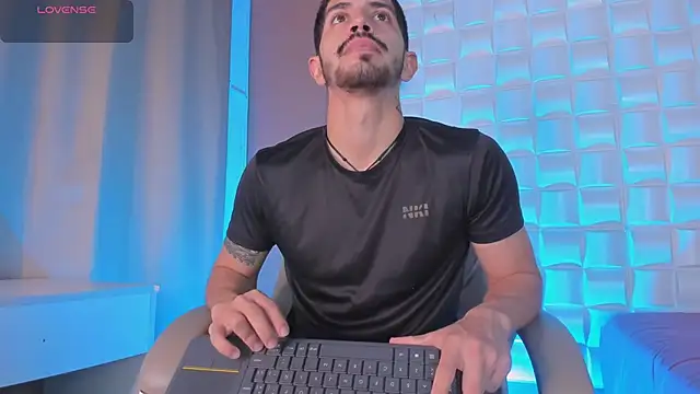 AlejandroStormm online show from 03.05.26